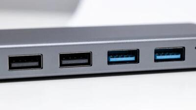 علامت D کنار پورت USB چه کاربردی دارد؟