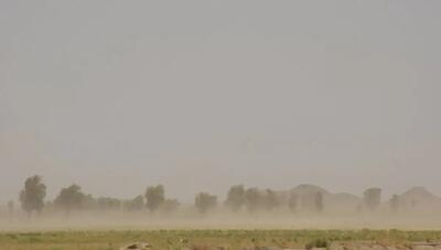 تعطیلی ادارات و بانکهای ۵ شهرستان منطقه سیستان به دلیل گرد و خاک