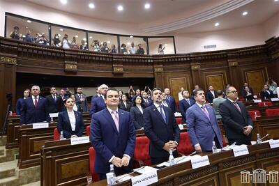 آغاز پرالتهاب پارلمان ارمنستان؛ انتخاب روبینیان و غیبت رهبر کلیسا