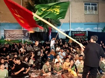 فیلم | مشق ارادت دانشآموزان کنگاوری به مکتب عاشورا در شام اربعین
