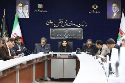  تاکید وزیر راه بر اتخاذ تدابیر لازم جهت مدیریت موج بازگشت زائران اربعین
