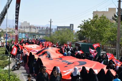  شکوه اربعینِ خون‌خواهی با اهتزاز پرچم سرخ «یالثارات الحسین» در سمنان