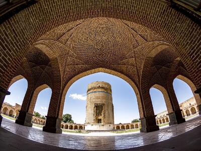  آغاز ساماندهی حریم ارتفاعی بقعه شیخ حیدر مشگین‌شهر/ تشکیل پرونده قضایی برای متخلفان