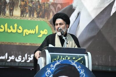  امام جمعه ارومیه: زیارت اربعین به یک کنگره عظیم بین‌المللی تبدیل شده است