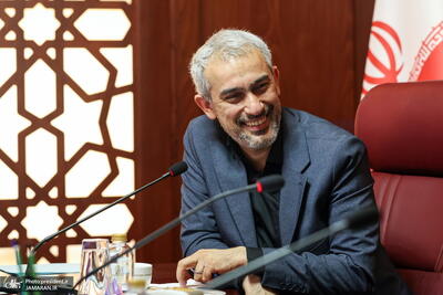 وزیر اقتصاد: دشمن آرزوی زمینزدن اقتصاد ایران را به گور خواهد برد