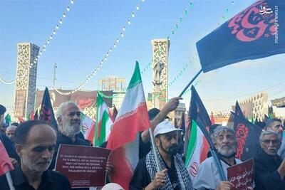اجتماع خونخواهی آقای شهید ایران در پیادهروی جاماندگان اربعین/ پیچیدن نوای «یالثارات الحسین» در خیابانهای تهران+ فیلم و عکس