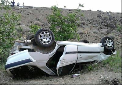 واژگونی خودرو در اتوبان ساوه به همدان ۲ فوتی و ۴ مصدوم برجای گذاشت