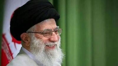 فیلم خاطره جالب روحانی معروف از آوازخوانی در حضور رهبری شهیدانقلاب / با ترس و لرز خواندم آقا بهم گفت...!!!