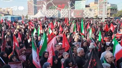 اجتماع «خونخواهی شهدای ایران» همزمان با پیادهروی جاماندگان اربعین در تهران برگزار شد