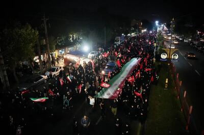  تجدید پیمان جاماندگان گیلانی با امام حسین(ع)/ پیاده‌روی از میدان شهدای ذهاب تا گلزار شهدای رشت+فیلم