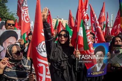جاماندگان اربعین با پرچم سرخ عهد خونخواهی بستند فیلم - تسنیم