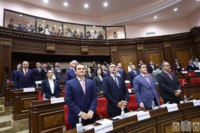 آغاز پرالتهاب پارلمان ارمنستان؛ انتخاب روبینیان و غیبت رهبر کلیسا - تسنیم