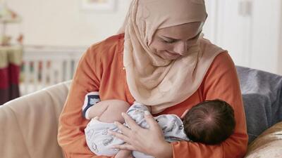  تغذیه نوزاد با شیر مادر باعث پیشگیری از ابتلای نوزاد به بیماری‌های مختلف می‌شود