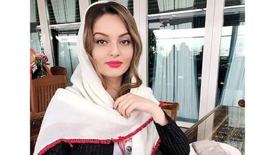 سلفی بازیگر سریال آوای باران و همسرش در آسانسور