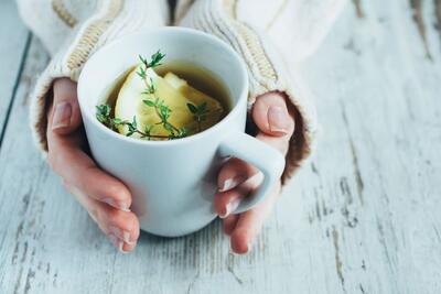  بهترین نوشیدنی ها برای افراد افسرده و مضطرب؛ آرامش در یک فنجان