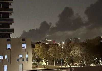 انفجار در بندر جبل علی امارات/ ستونهای دود در منطقه صنعتی دیده شد/ موشک ها از یمن شلیک شدند یا ...؟