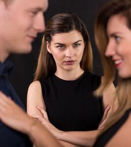 چرا حسود میشویم؟ ریشه این ویروس خطرناک در روابط کجاست؟