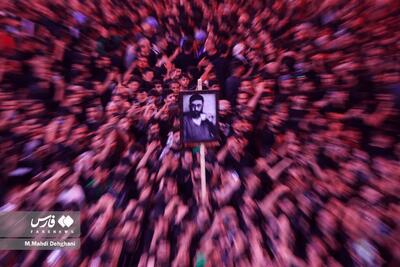  عکس معروف «رهبر شهید با فنجان قهوه» در مراسم اربعین کربلا