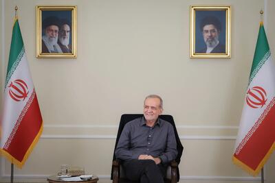 پزشکیان: روشنفکران خارجنشین با اعداد دروغین ۳۰-۴۰ هزار کشته، وطنفروشی میکنند/ تمام تلاش دشمن برای ایجاد تفرقه است/هبری شرط سهچهارم را برای تفاهمنامه گذاشتند/روایت پزشکیان از دیدار با رهبر شهید پس از بمباران جلسه شعام+ فیلم