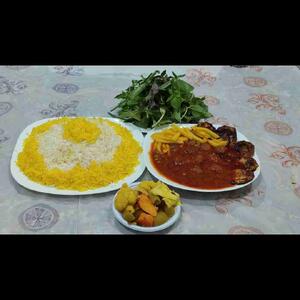 شام امشب ..قیمه بادمجون،پلو زعفرانی ،وترشی خونگی..😋نوش نگاهتون 🌱🥗🍟🥗🍟🌱