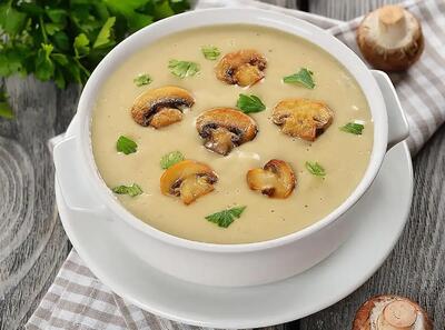 طرز تهیه سوپ قارچ خامهای خوشمزه؛ یک پیشغذای ساده و مجلسی