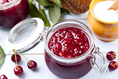  طرز تهیه مربا آلبالو خانگی؛ خوش‌رنگ و خوش‌طعم برای صبحانه