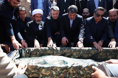پیکر استاد نوابزاده به خاک سپرده شد