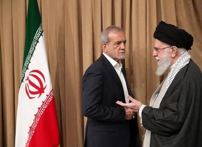 رهبر شهید انقلاب مانند یک کوه پشتیبان دولت بودند - اکونیوز
