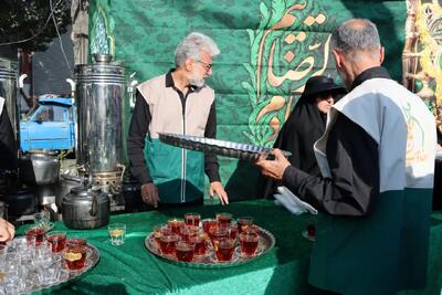  خدمت‌رسانی خادمیاران منطقه ۴ تهران به زائران مراسم پیاده‌روی جاماندگان اربعین حسینی