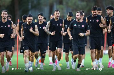  حضور بازیکنان آکادمی پرسپولیس در تمرین تیم بزرگسالان - پارس فوتبال