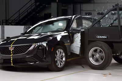  شکست غیرمنتظره کادیلاک CT5 در تست‌های تصادف IIHS - پدال