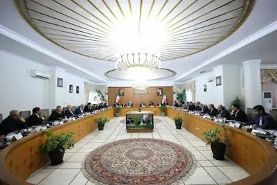 جریان مرموزی که در پی فروپاشیدن دولت است
