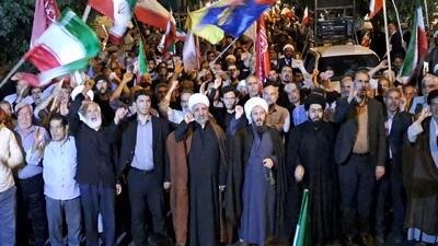 تجمعات شبانه مردم انقلابی خوی در خونخواهی رهبر شهید انقلاب + عکس