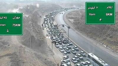  تردد بیش از ۹۷۴ خودرو در راه‌های استان ایلام