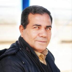 سه دهه ایستادن در متن، با چشمانی که میبیند و قلمی که مینویسد