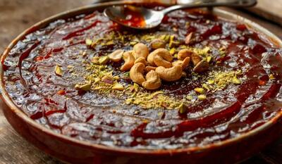 طرز تهیه حلوای سرخ بحرینی؛ چطور در خانه حلوای کشدار و شفاف رستوران های خلیج فارس را بپزیم؟