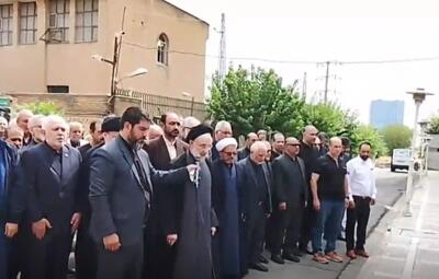  اقامه نماز بر پیکر ابوالقاسم قاسم‌زاده توسط محمد خاتمی +ویدیو