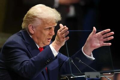 ادعای وزیر خزانهداری آمریکا: طی دو سال آینده بیش از ۷۰ درصد از انرژی که هماکنون از تنگه هرمز عبور میکند، از طریق خطوط لوله زیرزمینی منتقل خواهد شد/المیادین: احتمالا عراقچی روز دوشنبه به پاکستان میرود/وزیر خزانه داری آمریکا: شاید امروز یا فردا، شاهد دستیابی به یک آتشبس ۳۰ تا ۶۰ روزه باشیم/نماینده مجلس: چهارچوب کلی تفاهم با عمان به توافق رسیده؛ در سطوح بالاتر باید نظر نهایی داده شود