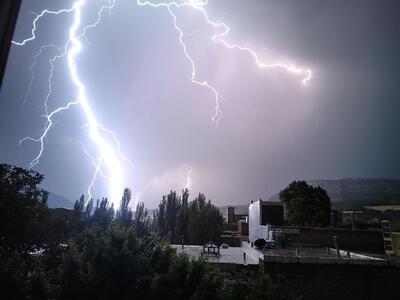 رگبار و رعد و برق در شمال کشور | هشدار گرد و خاک برای ۱۰ استان