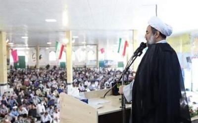 امامجمعه زاهدان: نه از ولی فقیه جلو بیفتیم و نه عقب بمانیم