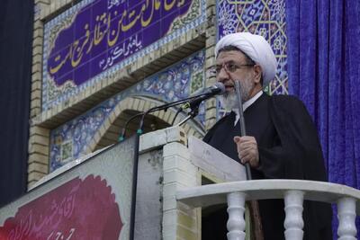  امام جمعه کرمان: نباید اجازه بدهیم حرف عده‌ای اندک دل مردم را خالی کنند