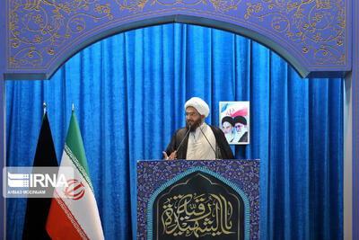 خطیب نماز جمعه تهران: افرادی برای حضور با پوششهای ناهنجار در عرصه اجتماعی، از خارج از کشور دلار و ارز دریافت میکنند!