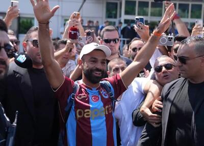 ببینید | محمد صلاح مات و مبهوت استقبال هواداران ترابزون اسپور