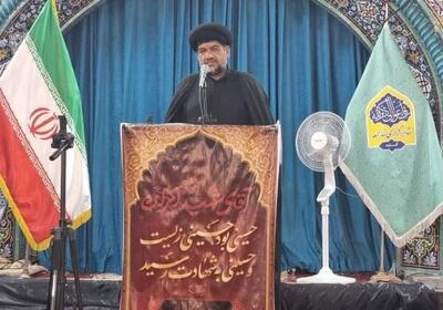 امام جمعه گناوه: حفظ اتحاد مقدس راه مقابله با توطئه‌های دشمن است