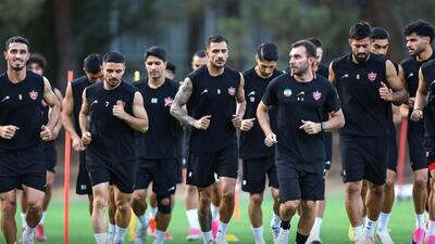  حضور بازیکنان آکادمی پرسپولیس در تمرینات تیم بزرگسالان - پارس فوتبال