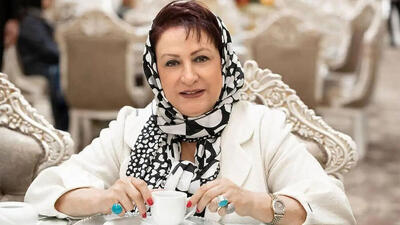 فیلم/نگاهی به چیدمان منزل شاهانه و سنتی «مریم امیرجلالی» بازیگر شام ایرانی / از صندلی راک و مبلمان کلاسیک تا فرش خوش آب و رنگ و تابلوهای هنری و پردههای حریر