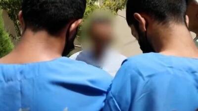 فیلم / لحظه تلخ رویارویی کودک با سارقان خانهشان در چهارباغ کرج/ خیلی نامرد بودید که مرا پیش خانواده ام کتک زدید!