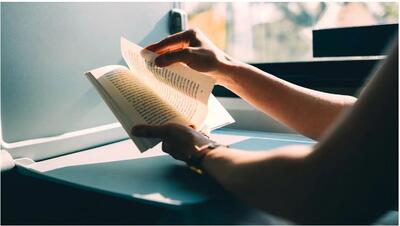چرا کتابخوانی روزانه اهمیت دارد؟ ۷ فایده مطالعه به جز کسب دانش