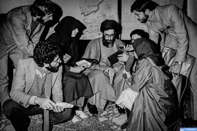 عکس:پنجرهای به گذشته؛ رهبر شهید انقلاب در جمع خبرنگاران