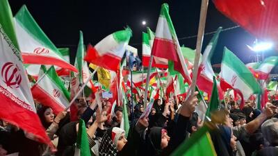 گوشههایی از وطن پرستی مردم انقلابی شهباز در تجمعات شبانه + فیلم